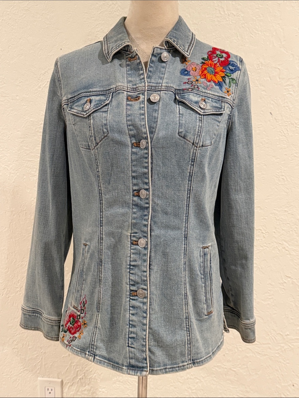 Chico's Denim Embroidered Shirt Jacket size 0